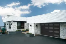 Maison avec porte de garage récente